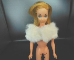 BARBIE 983 ENCHANTED EVENING 1960 - 63 WHITE FUR STOLE, PINK LINING,  LABEL